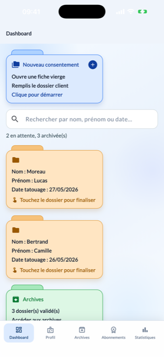 L'écran principal de ConsentForm sur iPhone — un dashboard épuré avec les dossiers de consentement.
